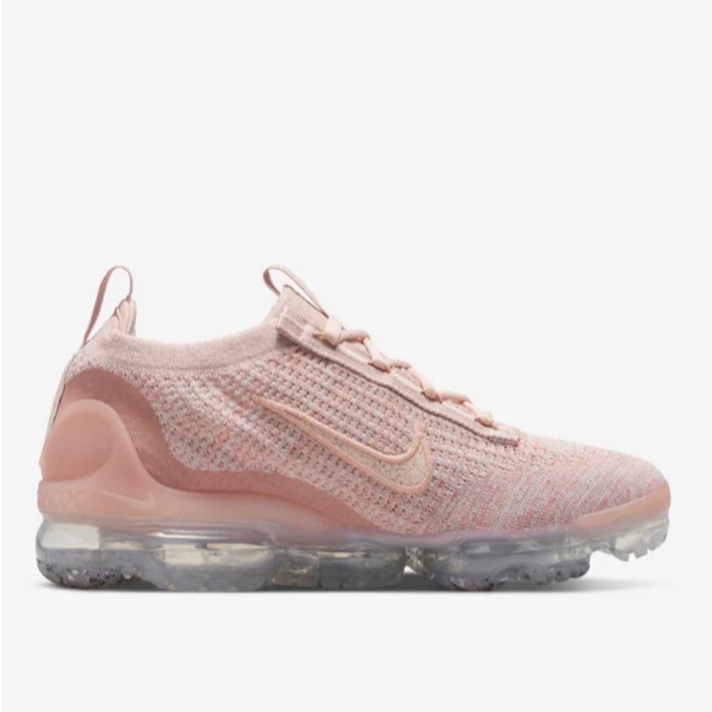 NWT Women’s Nike Air Vapormax 2021 Flynit Size 11